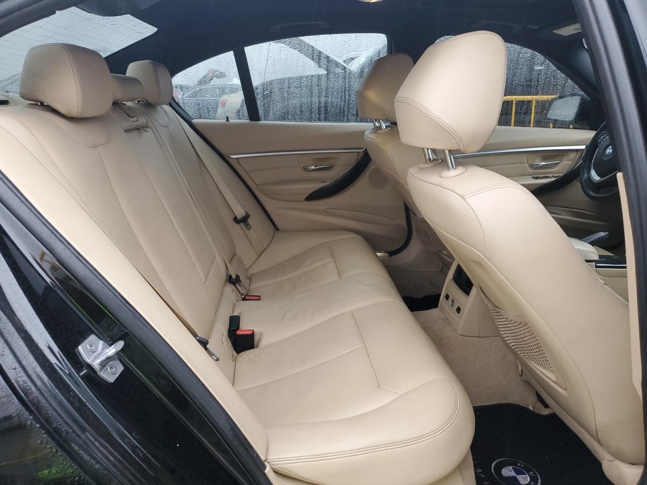 2016 BMW 3er VIN WBA8E3G51GNU01963 Copart auction photo, front end / minor dent/scratches damage thumbnail 10