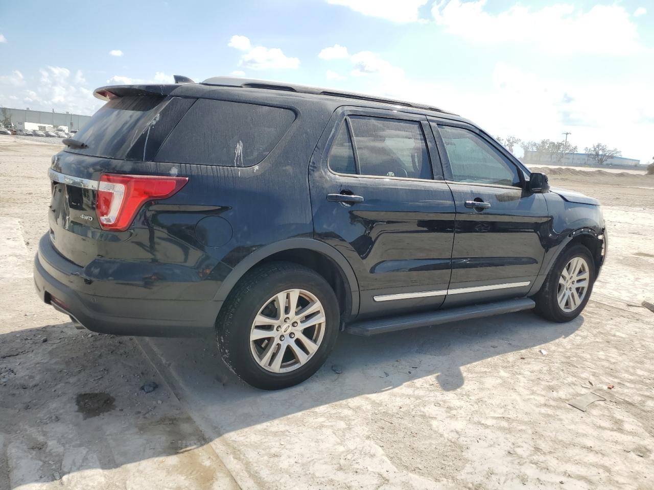 2018 Ford Explorer VIN 1FM5K8D83JGC38315 Copart auction photo, front end / side damage thumbnail 3