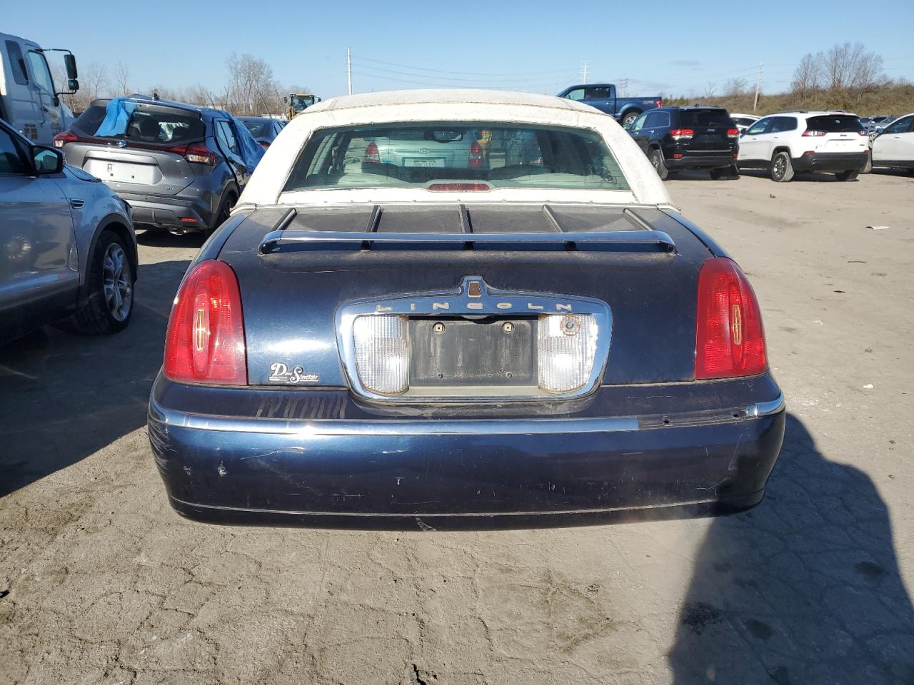 2001 Lincoln Town Car VIN 1LNHM81W51Y626165 Copart auction photo, rear end damage thumbnail 6