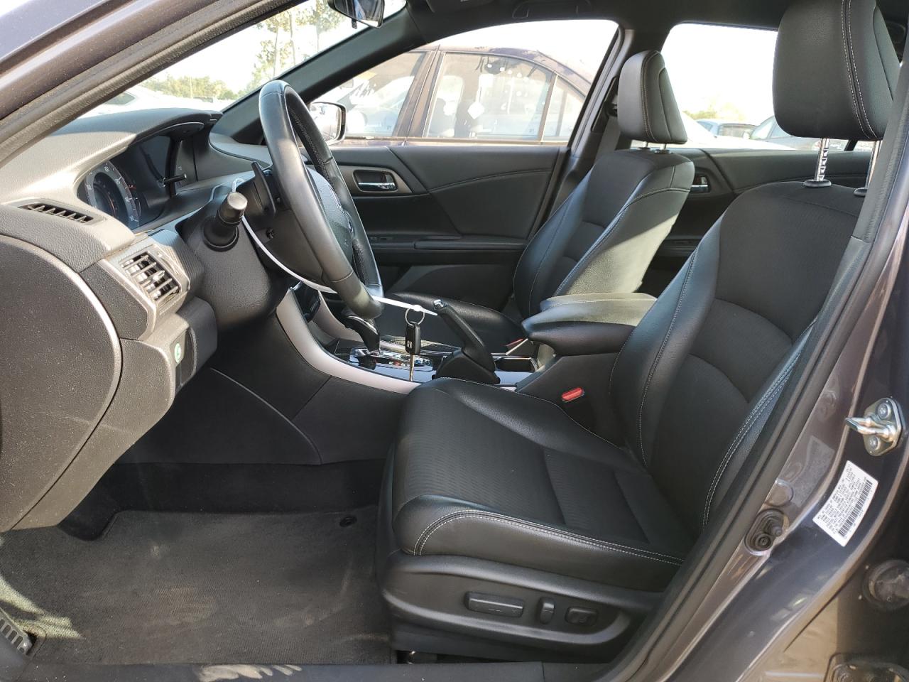 2017 Honda Accord VIN 1HGCR2F5XHA260852 Copart auction photo, rear end damage thumbnail 7
