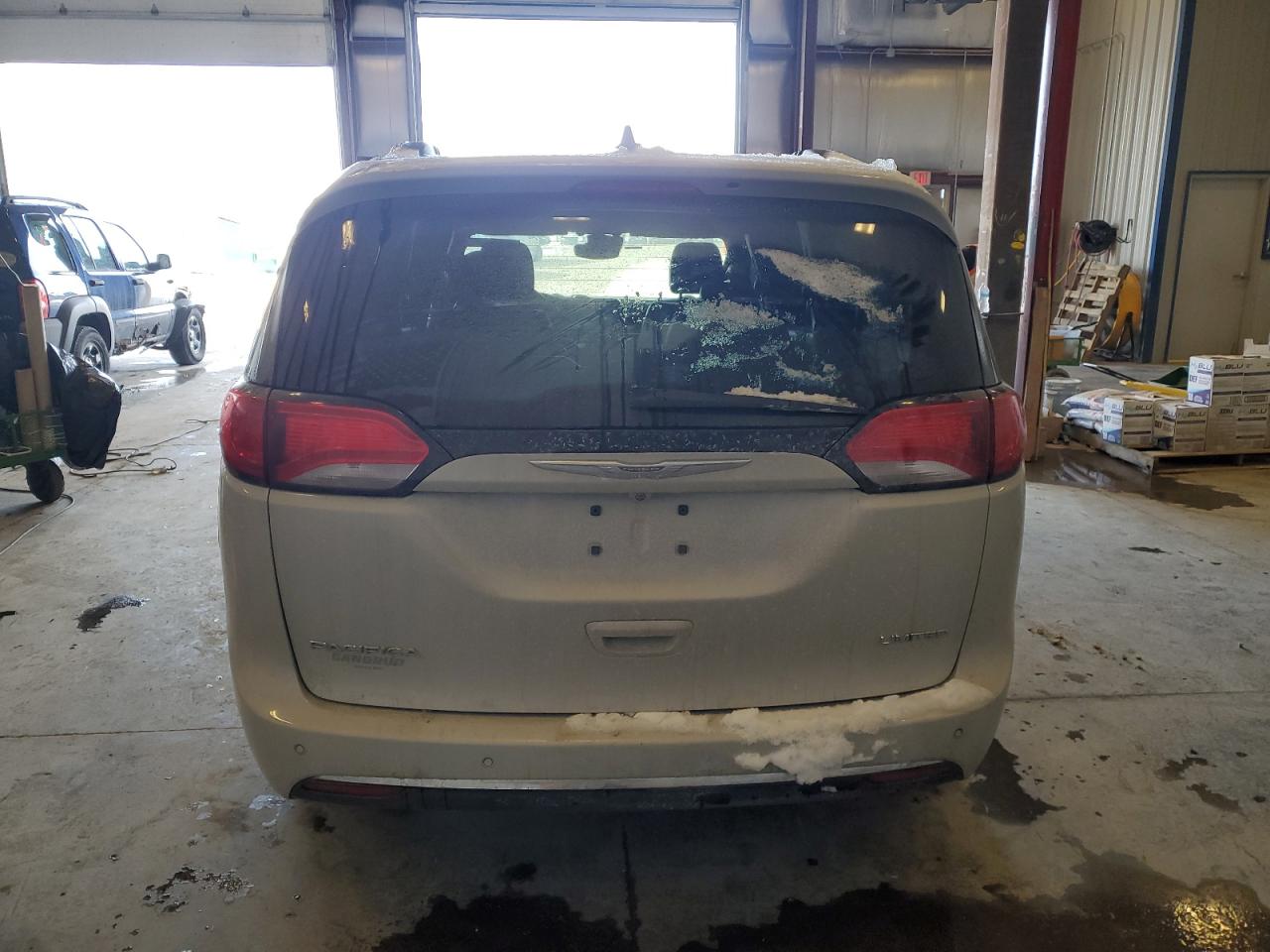 2017 Chrysler Pacifica VIN 2C4RC1GGXHR591804 Copart auction photo, front end damage thumbnail 6