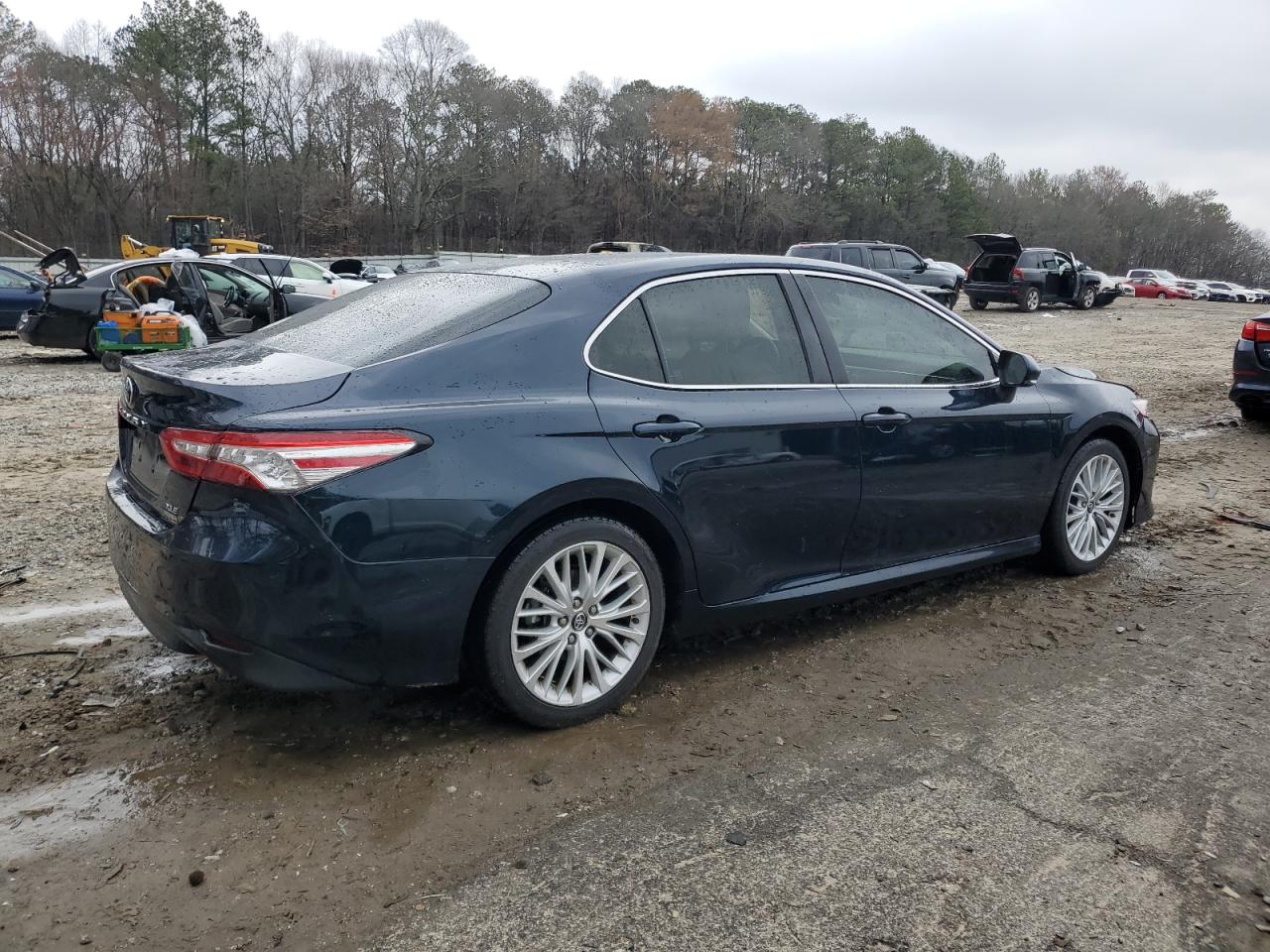 2018 Toyota Camry VIN 4T1B11HKXJU538292 Copart auction photo, front end / rear end damage thumbnail 3