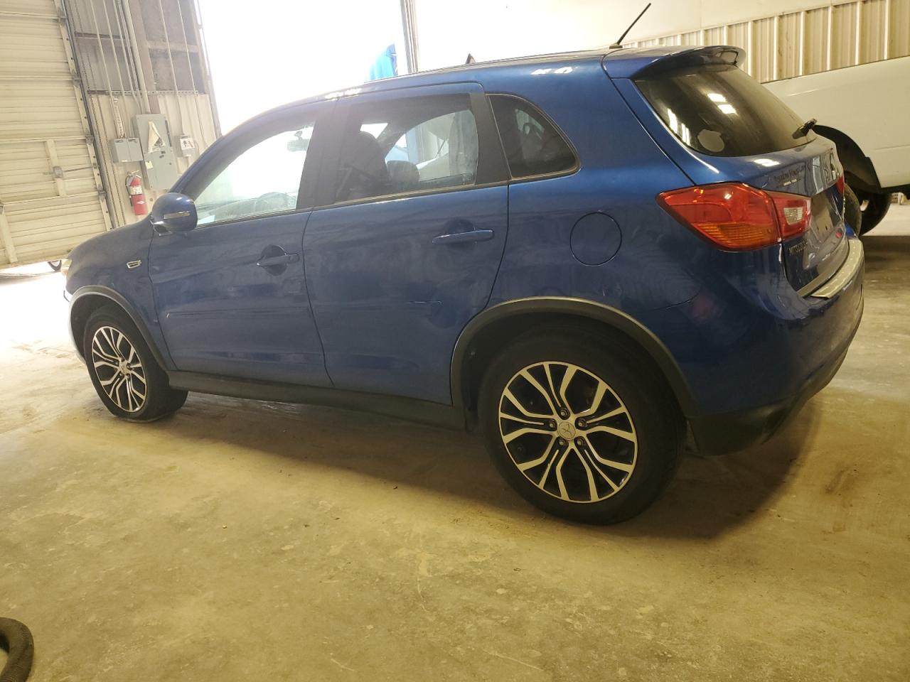 2016 Mitsubishi Outlander VIN JA4AP3AWXGZ027937 Copart auction photo, hail / minor dent/scratches damage thumbnail 2