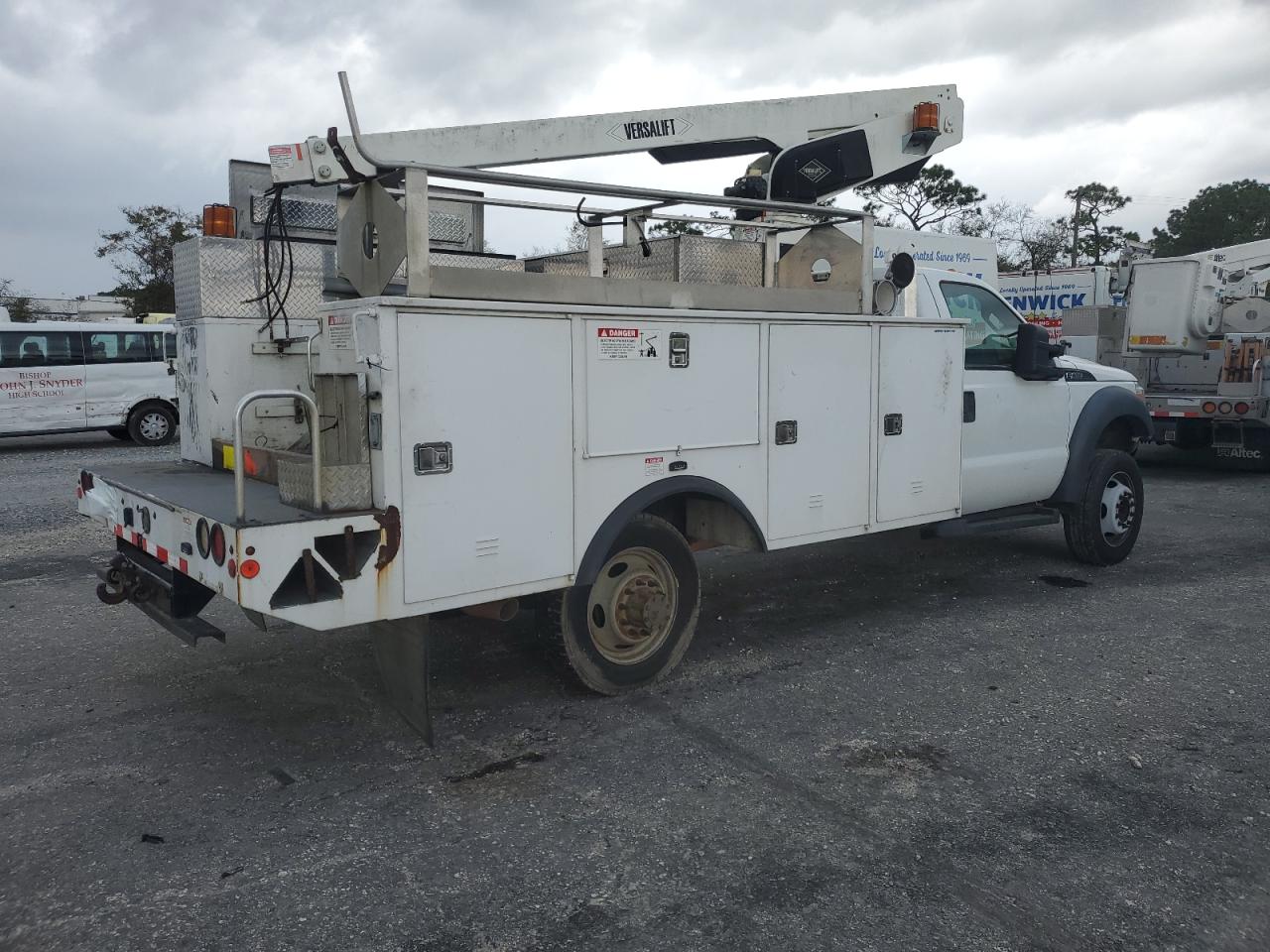 2013 Ford F450 VIN 1FDUF4GY3DEA44680 Copart auction photo, minor dent/scratches damage thumbnail 3