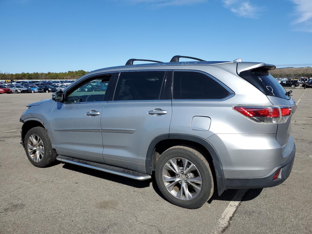 2015 Toyota Highlander VIN 5TDJKRFHXFS116117 Copart auction photo, front end / side damage thumbnail 2