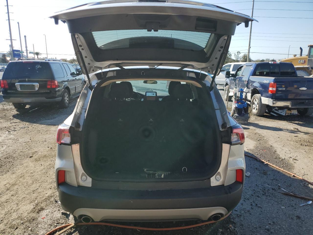 2020 Ford Escape VIN 1FMCU0G65LUB31901 Copart auction photo, front end damage thumbnail 6