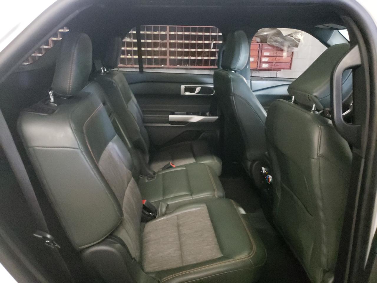 2022 Ford Explorer VIN 1FMSK8JH0NGA12102 Copart auction photo, rear end / minor dent/scratches damage thumbnail 11
