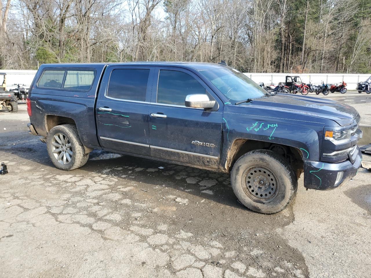 2018 Chevrolet Silverado VIN 3GCUKSEJ6JG332871 Copart auction photo, side / minor dent/scratches damage thumbnail 4