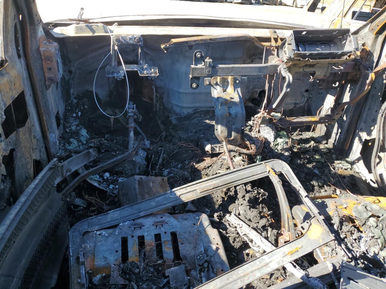 2004 Chevrolet TrailBlazer VIN 1GNDT13S642312160 Copart auction photo, burn damage thumbnail 8