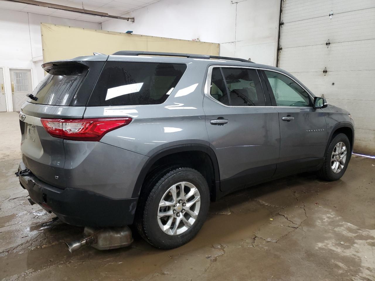2019 Chevrolet Traverse VIN 1GNEVHKW7KJ121524 Copart auction photo, rear end / minor dent/scratches damage thumbnail 3