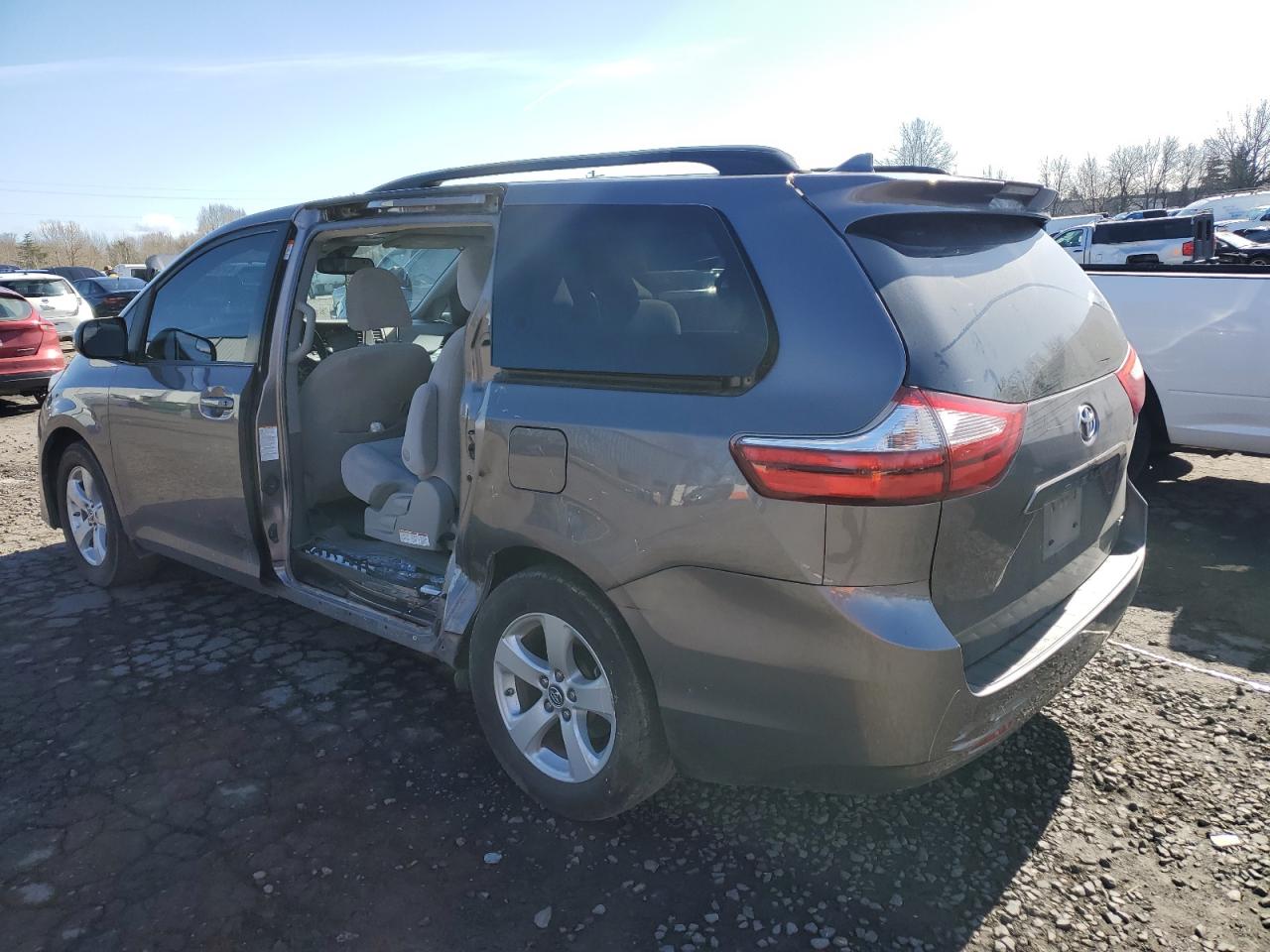 2019 Toyota Sienna VIN 5TDKZ3DCXKS997321 Copart auction photo, undercarriage / side damage thumbnail 2
