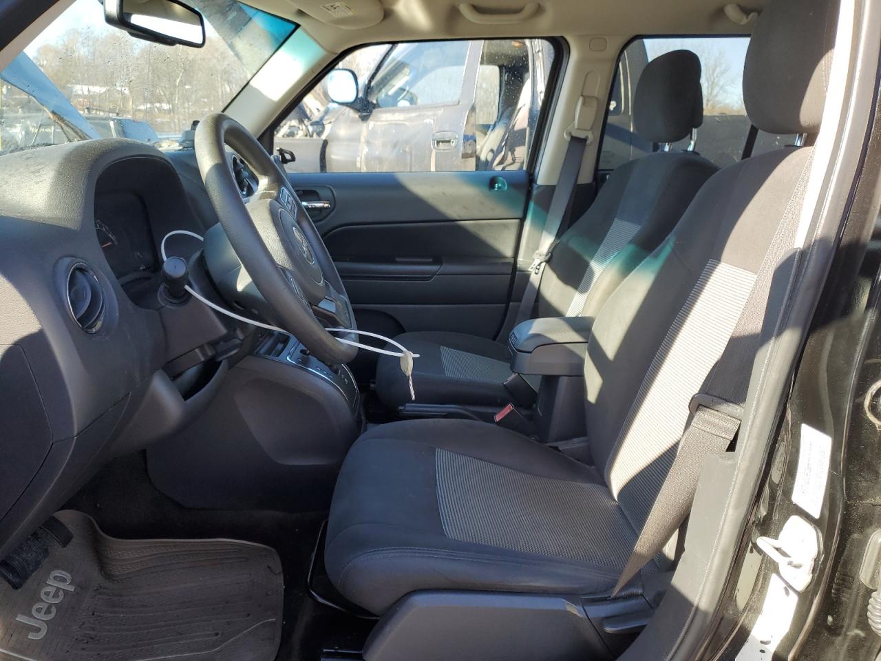 2016 Jeep Liberty (Patriot) VIN 1C4NJPBB5GD683746 Copart auction photo, front end / minor dent/scratches damage thumbnail 7