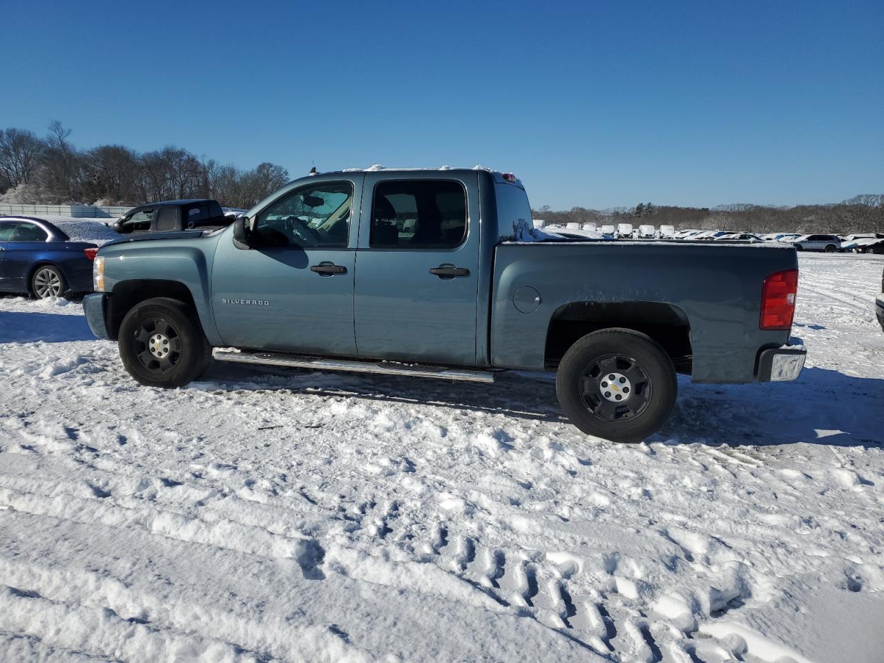 2011 Chevrolet Silverado VIN 3GCPKSE30BG202925 Copart auction photo, front end / minor dent/scratches damage thumbnail 2