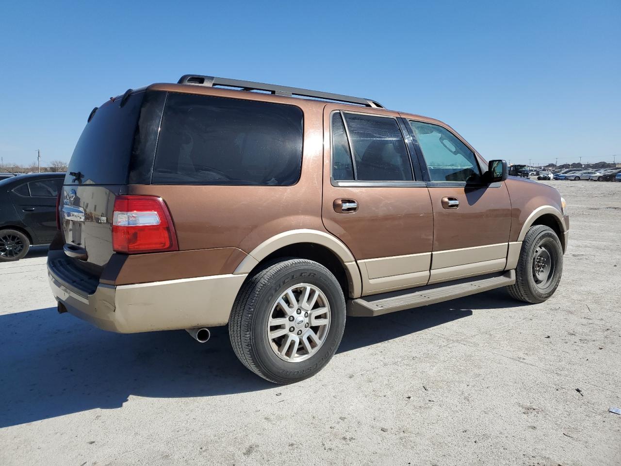 2011 Ford Expedition VIN 1FMJU1H57BEF57309 Copart auction photo, front end / minor dent/scratches damage thumbnail 3