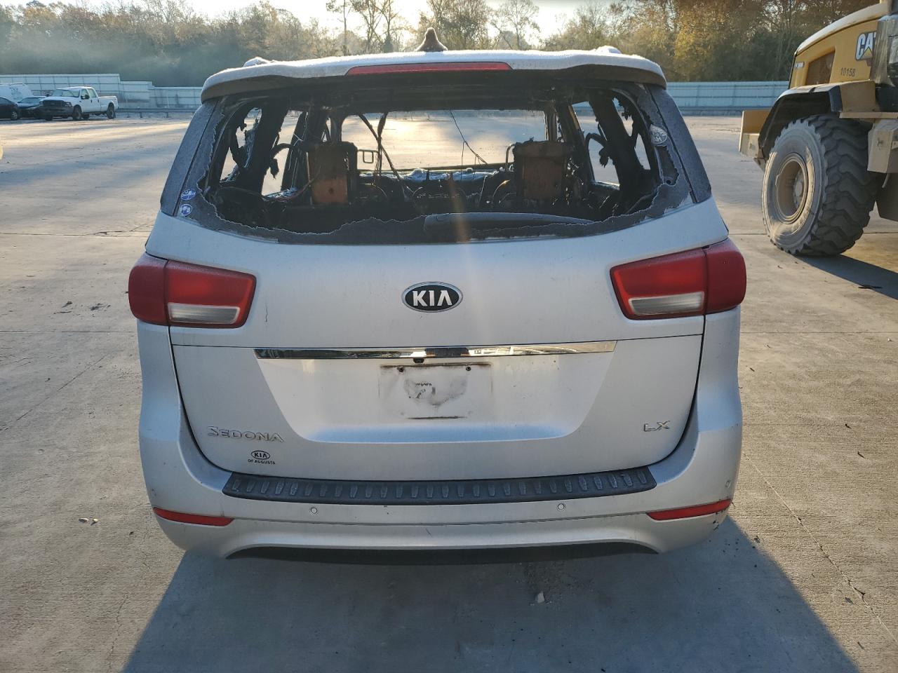 2018 KIA Sedona VIN KNDMB5C13J6363128 Copart auction photo, burn damage thumbnail 6