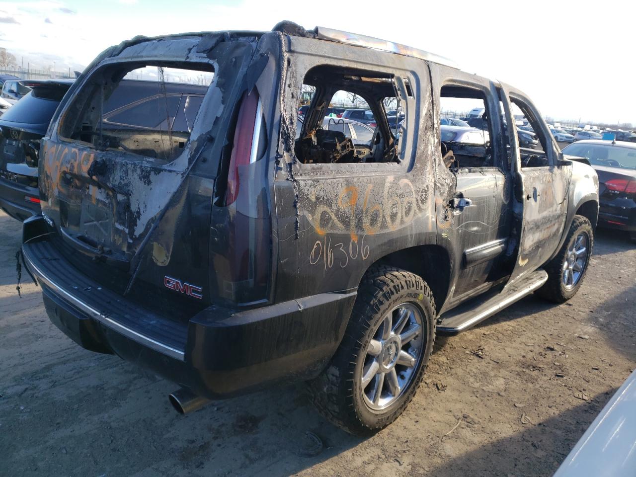 2008 GMC Yukon VIN 1GKFK638X8J223052 Copart auction photo, burn / missing/altered vin damage thumbnail 3