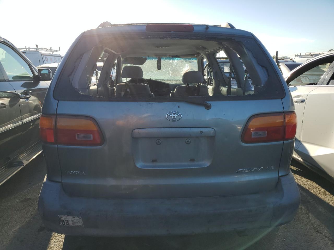 2000 Toyota Sienna VIN 4T3ZF13CXYU272905 Copart auction photo, all over damage thumbnail 6
