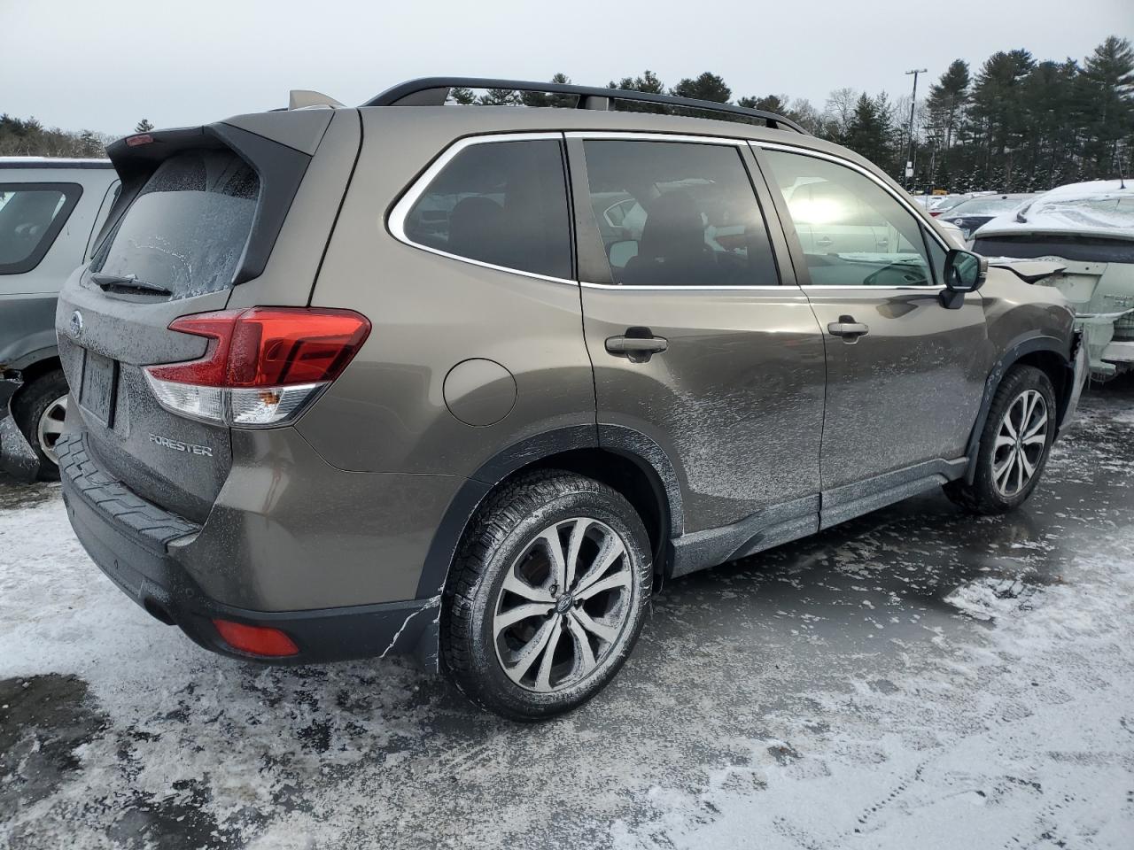 2020 Subaru Forester VIN JF2SKAUC7LH605282 Copart auction photo, front end / minor dent/scratches damage thumbnail 3