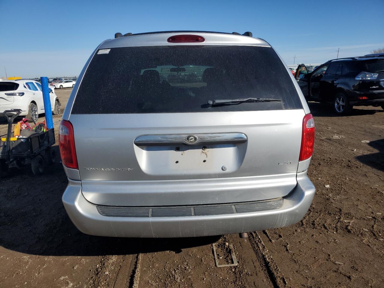 2002 Chrysler Town & Country VIN 2C4GP54L32R583216 Copart auction photo, front end damage thumbnail 6