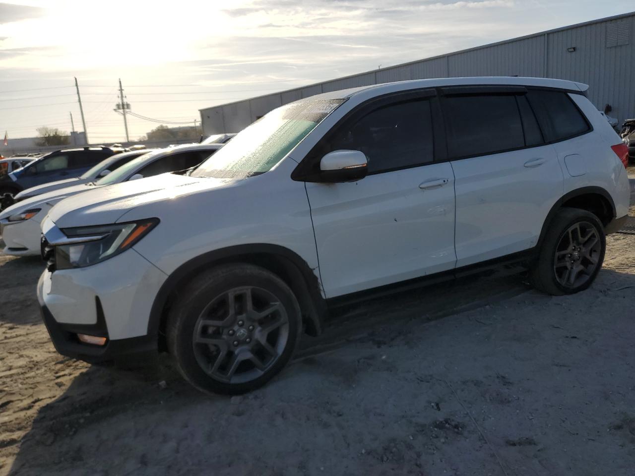 2022 Honda Passport VIN 5FNYF7H58NB002422 - Copart auction photo