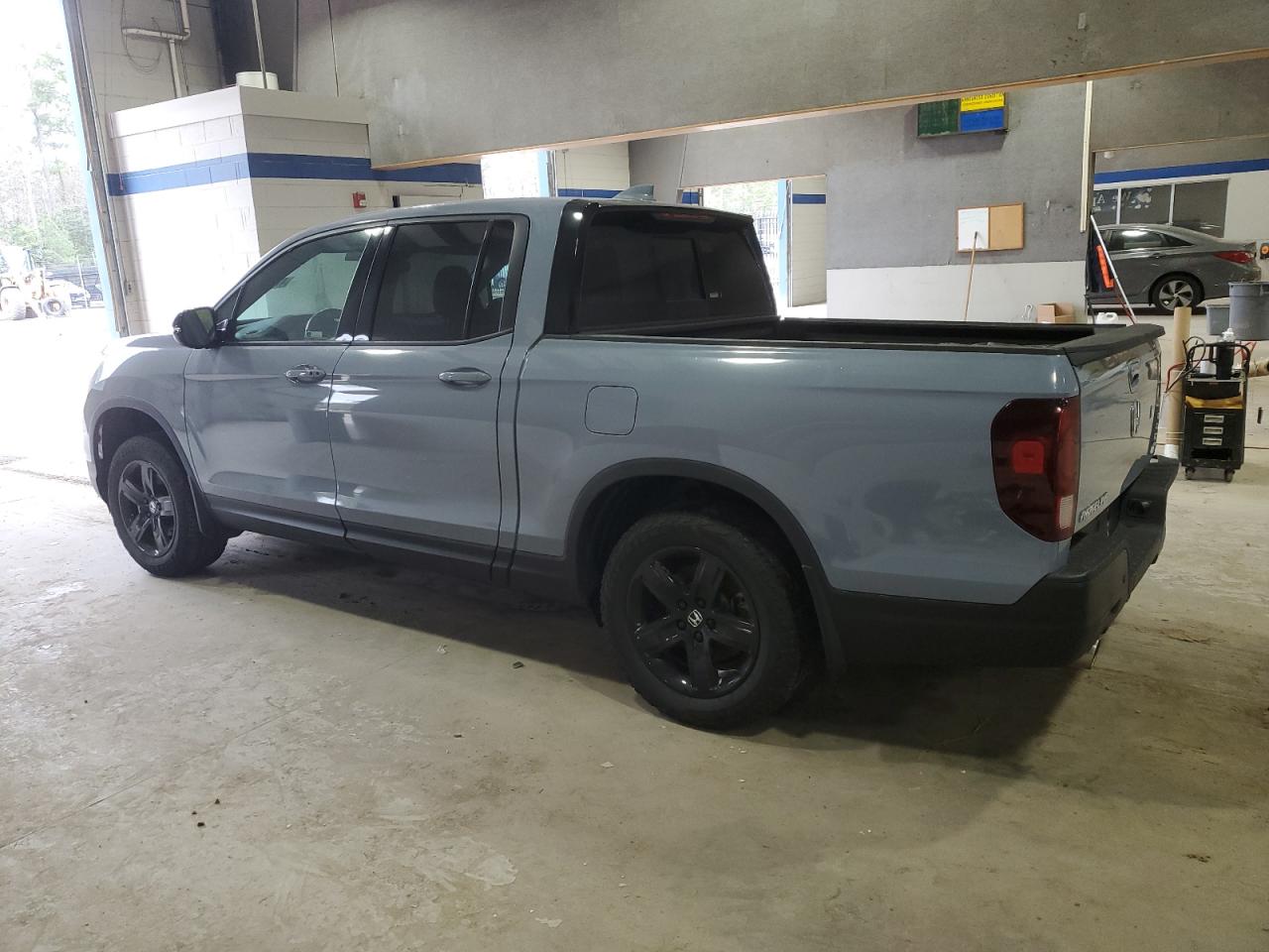 2022 Honda Ridgeline VIN 5FPYK3F84NB026032 Copart auction photo, rear end / undercarriage damage thumbnail 2