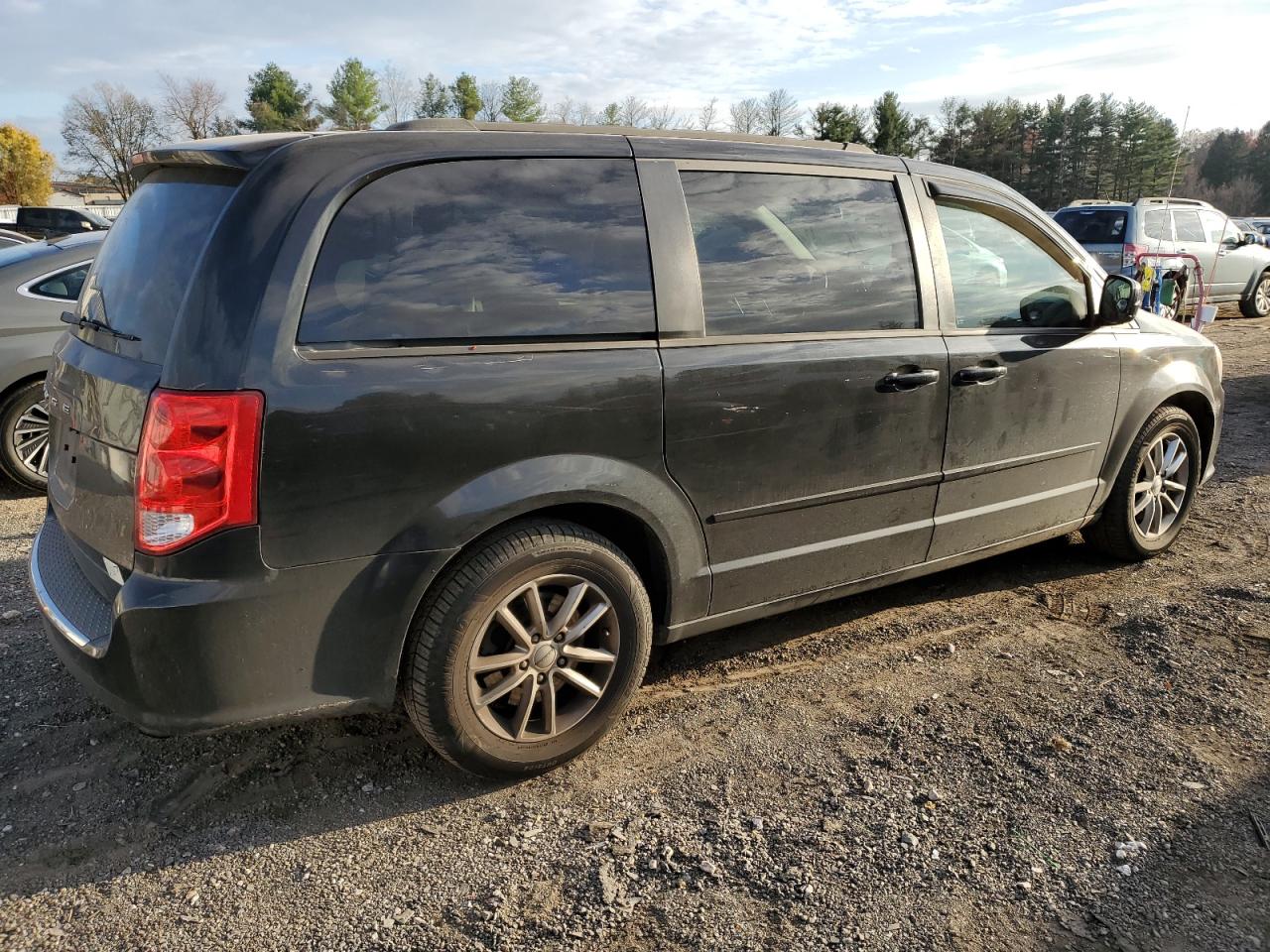 2013 Dodge Caravan VIN 2C4RDGCG5DR600733 Copart auction photo, normal wear / minor dent/scratches damage thumbnail 3
