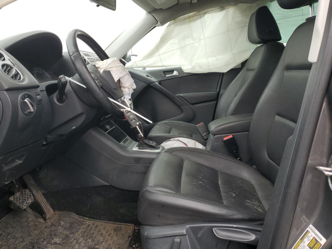 2015 Volkswagen Tiguan VIN WVGAV7AX4FW563368 Copart auction photo, front end damage thumbnail 7