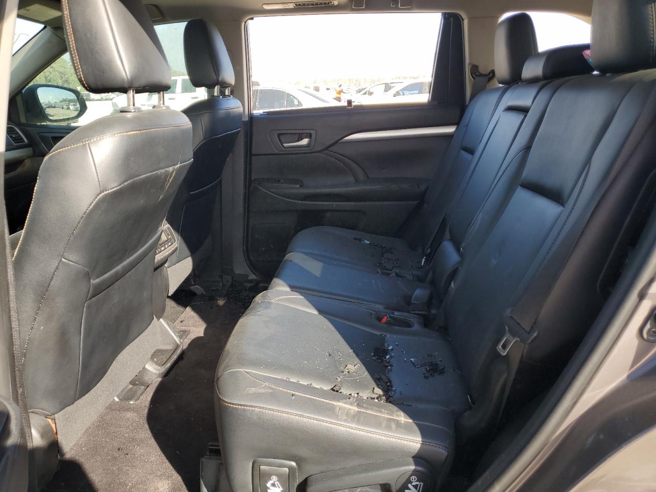 2019 Toyota Highlander VIN 5TDKZRFH6KS315885 Copart auction photo, burn damage thumbnail 10