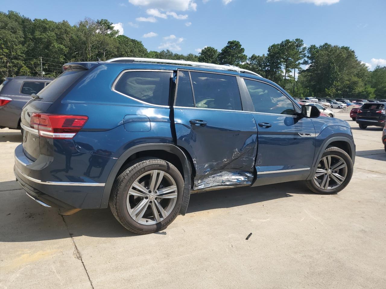 2018 Volkswagen Atlas VIN 1V2SR2CAXJC574554 Copart auction photo, side damage thumbnail 3