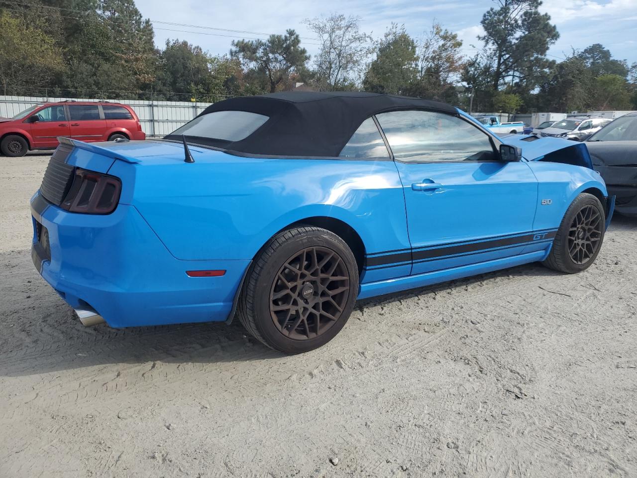 2013 Ford Mustang VIN 1ZVBP8FF2D5201242 Copart auction photo, front end / minor dent/scratches damage thumbnail 3