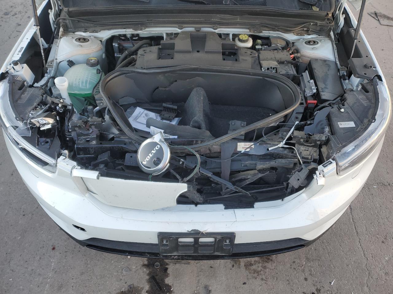 2022 Volvo XC40 VIN YV4ED3UB6N2764600 Copart auction photo, front end / minor dent/scratches damage thumbnail 12