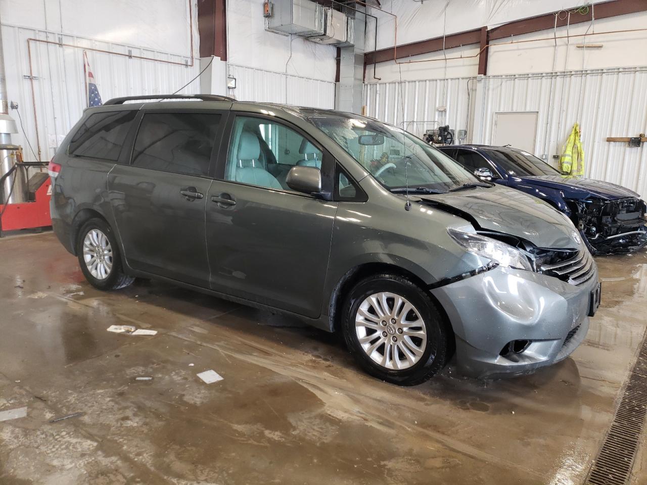 2013 Toyota Sienna VIN 5TDYK3DC5DS367109 Copart auction photo, front end / side damage thumbnail 4