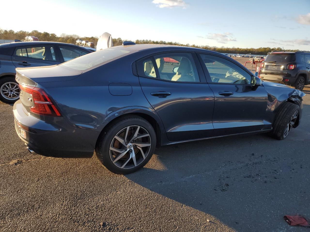 2019 Volvo S60 VIN 7JRA22TK4KG005026 Copart auction photo, front end / minor dent/scratches damage thumbnail 3