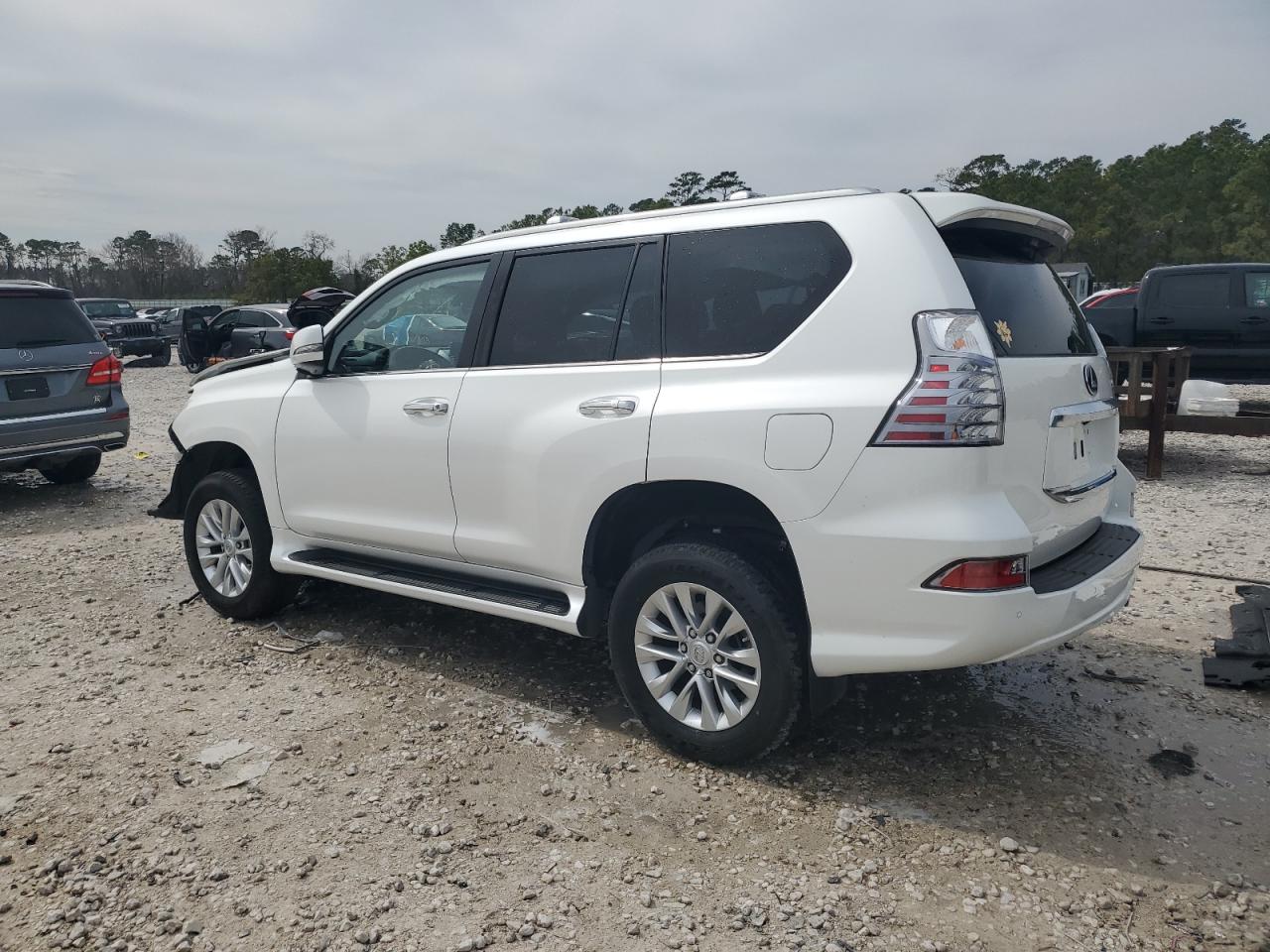 2022 Lexus GX VIN JTJAM7BX9N5327757 Copart auction photo, front end / minor dent/scratches damage thumbnail 2