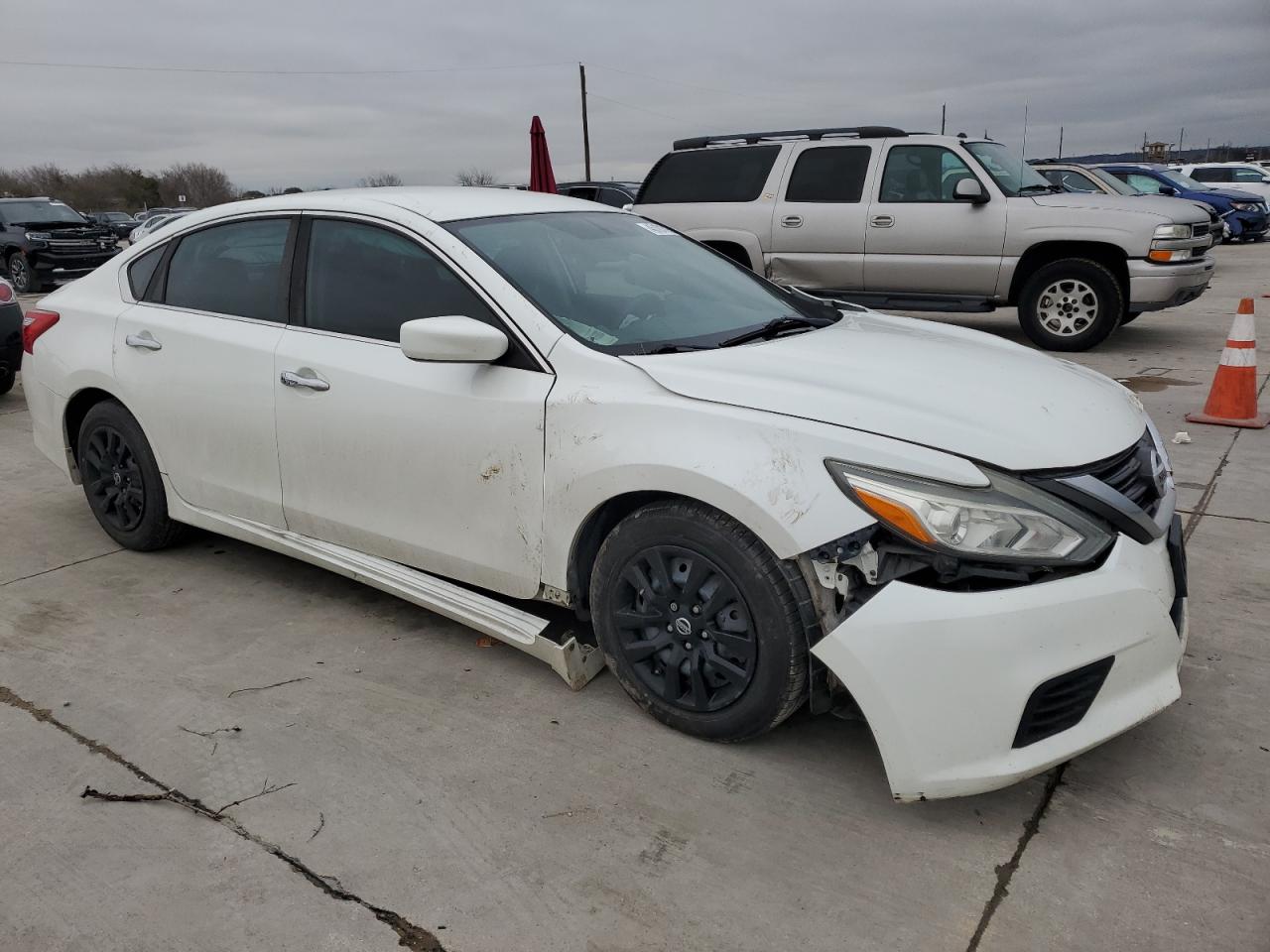2017 Nissan Altima VIN 1N4AL3AP7HN311082 Copart auction photo, front end / side damage thumbnail 4