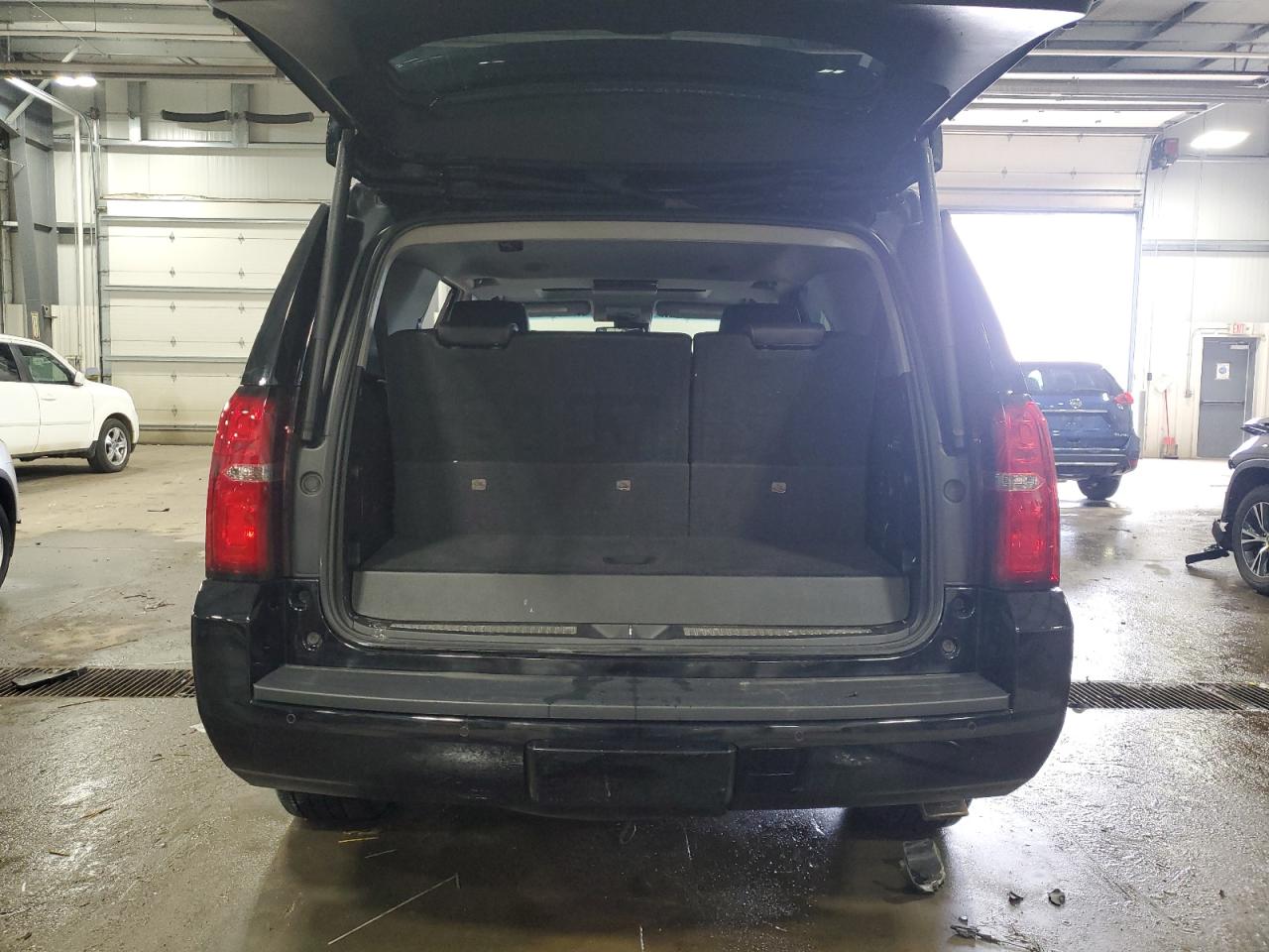 2017 Chevrolet Tahoe VIN 1GNSKBKC7HR393502 Copart auction photo, side / front end damage thumbnail 6