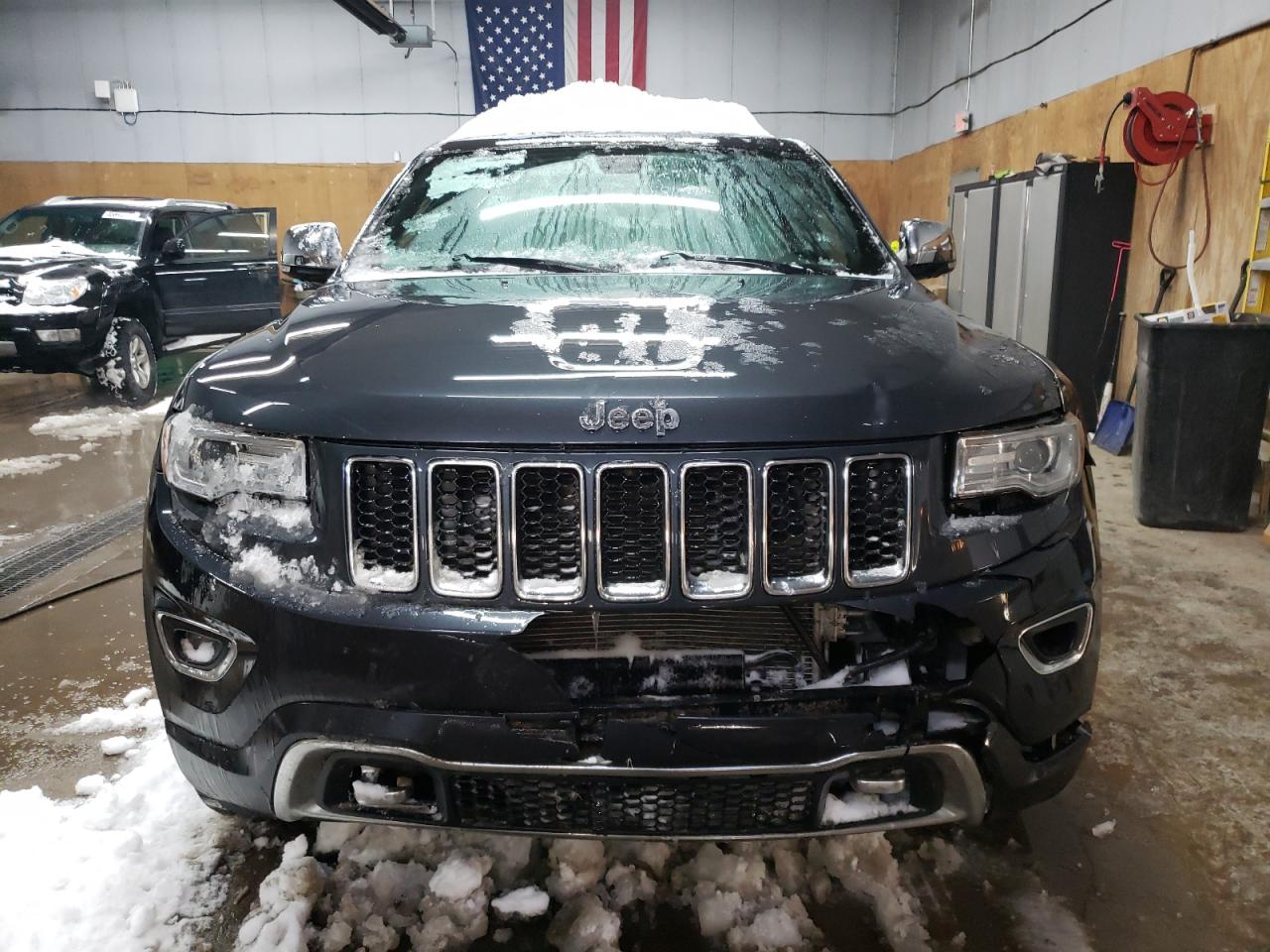 2014 Jeep Grand Cherokee VIN 1C4RJFCG8EC260233 Copart auction photo, front end / minor dent/scratches damage thumbnail 5