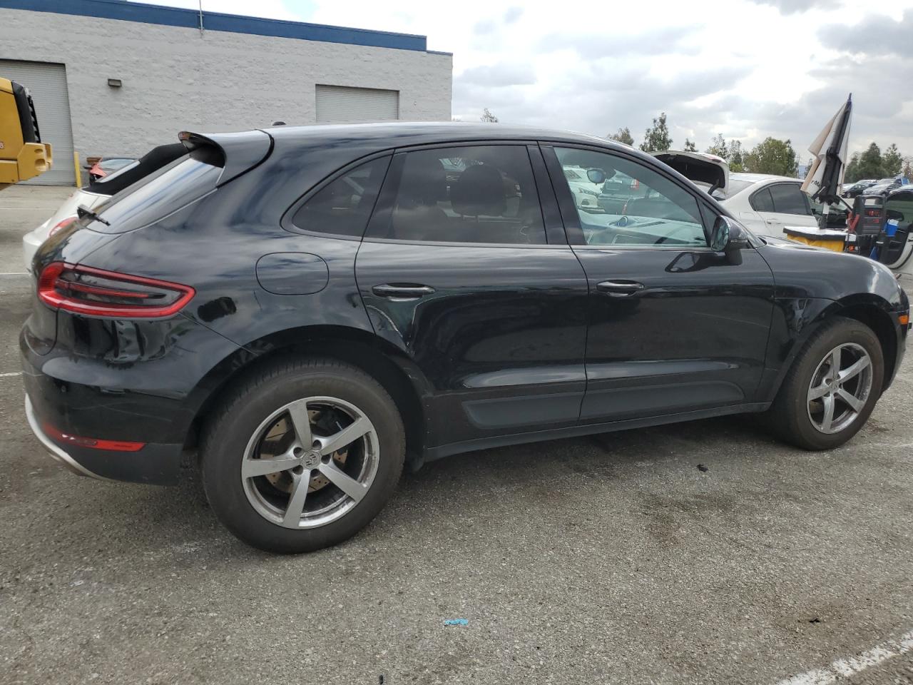 2017 Porsche Macan VIN WP1AA2A53HLB04983 Copart auction photo, mechanical damage thumbnail 3