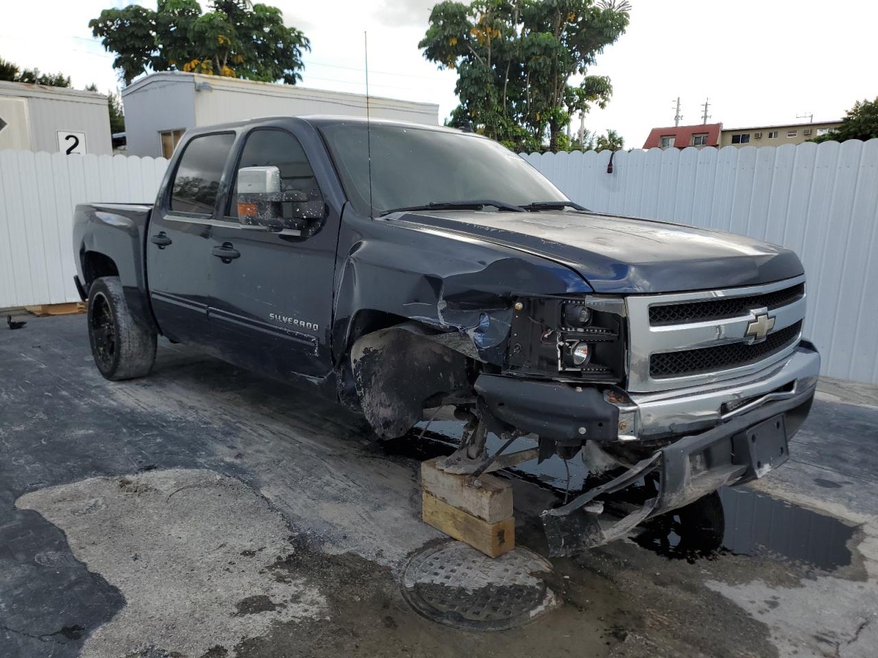 2011 Chevrolet Silverado VIN 3GCPCSE04BG121896 Copart auction photo, front end damage thumbnail 4
