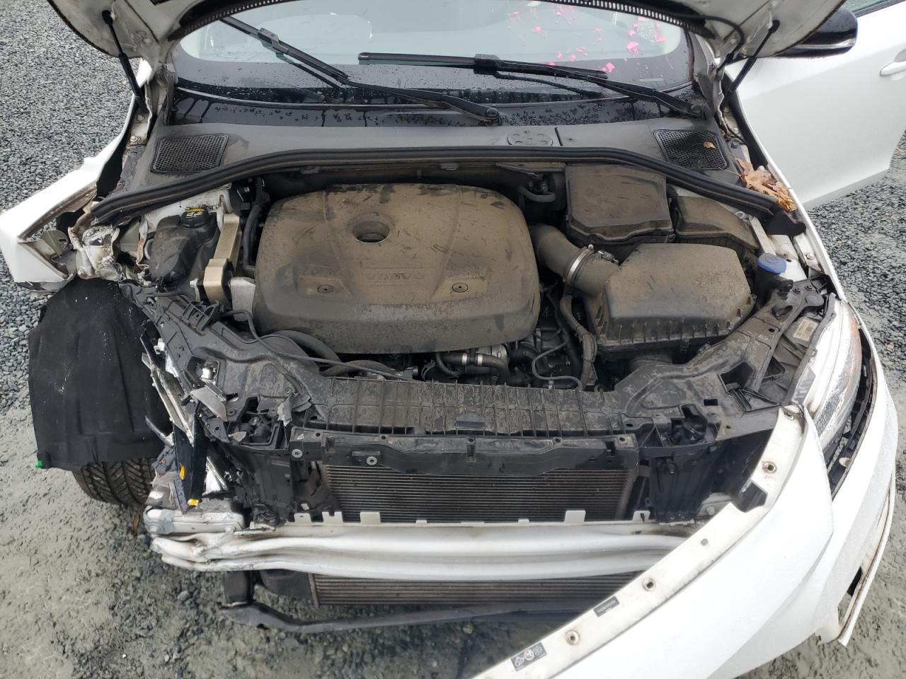 2017 Volvo V60 VIN YV440MWKXH1040994 Copart auction photo, front end damage thumbnail 11