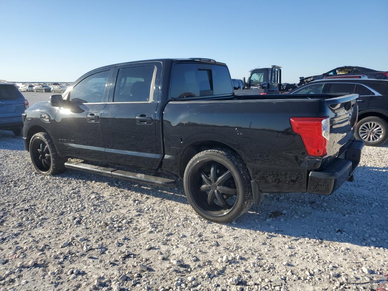 2017 Nissan Titan VIN 1N6AA1E56HN562234 Copart auction photo, normal wear / minor dent/scratches damage thumbnail 2