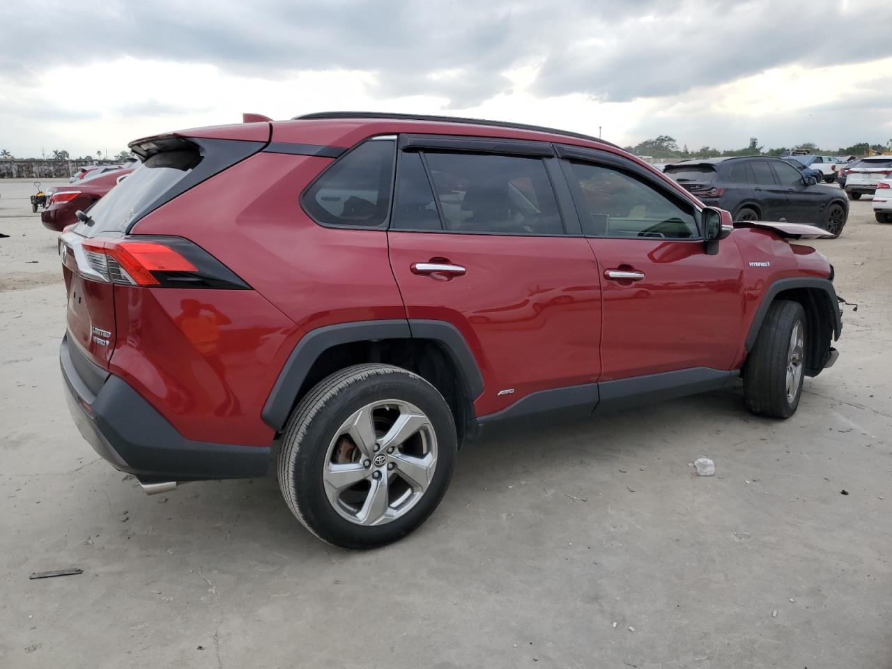 2019 Toyota RAV 4 VIN JTMDWRFV8KD008379 Copart auction photo, front end / side damage thumbnail 3