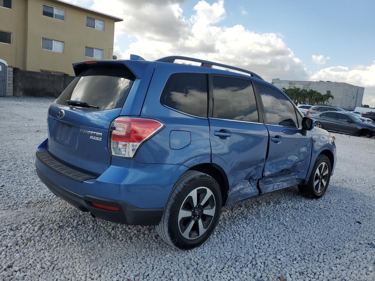2017 Subaru Forester VIN JF2SJAJC8HH413609 Copart auction photo, side / minor dent/scratches damage thumbnail 3