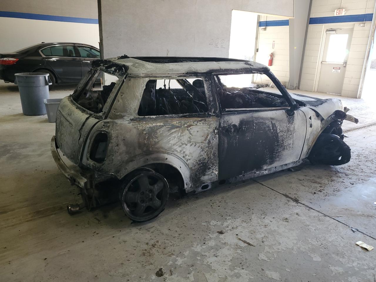 2010 MINI Cooper VIN WMWMF3C51ATZ27238 Copart auction photo, burn damage thumbnail 3
