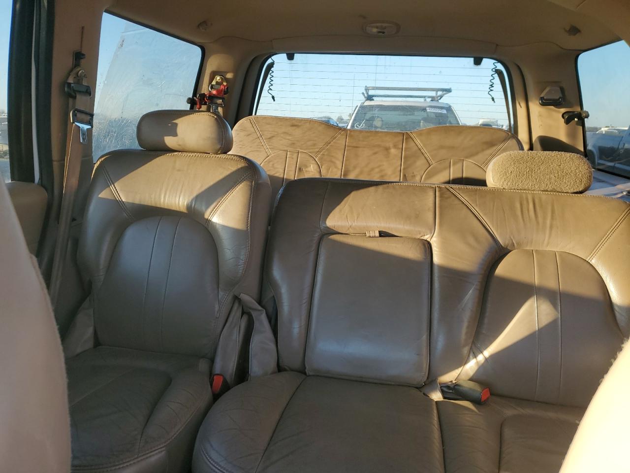 1998 Ford Expedition VIN 1FMPU18L2WLA58038 Copart auction photo, vandalism / side damage thumbnail 10