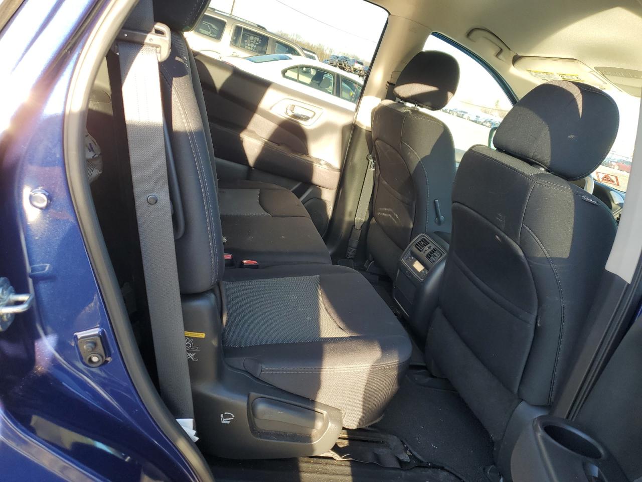 2017 Nissan Pathfinder VIN 5N1DR2MM0HC907806 Copart auction photo, front end / minor dent/scratches damage thumbnail 11