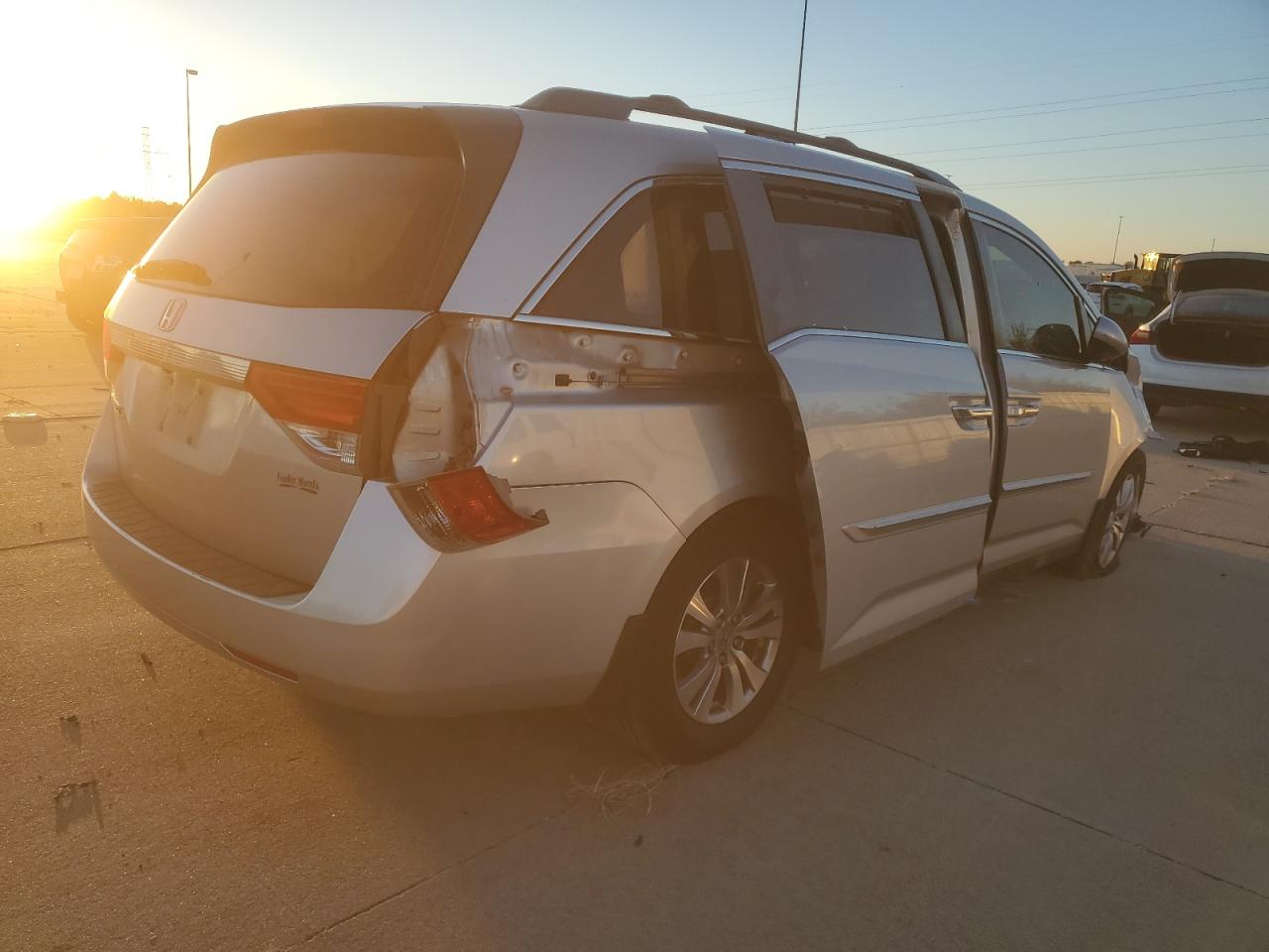 2014 Honda Odyssey VIN 5FNRL5H69EB030272 Copart auction photo, all over damage thumbnail 3