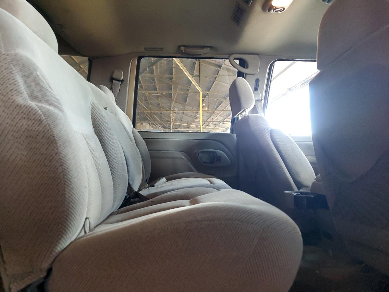 1999 Chevrolet Suburban VIN 3GNEC16R3XG249107 Copart auction photo, minor dent/scratches damage thumbnail 11