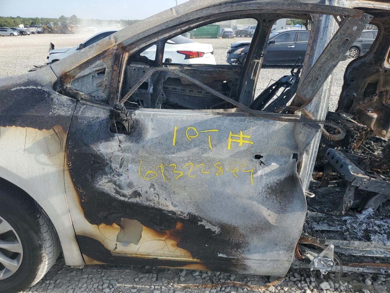 2017 Chrysler Pacifica VIN 2C4RC1BG2HR621238 Copart auction photo, burn / replaced vin damage thumbnail 7