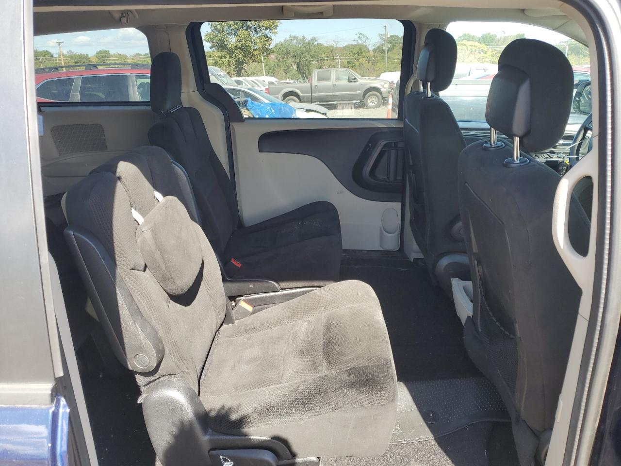 2016 Dodge Caravan VIN 2C4RDGCG5GR169198 Copart auction photo, all over damage thumbnail 11